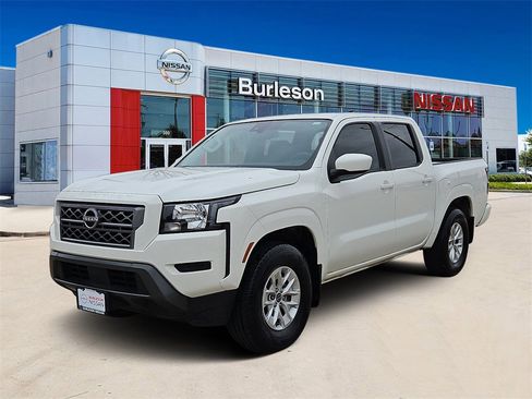 Certified 2024 Nissan Frontier SV image 1