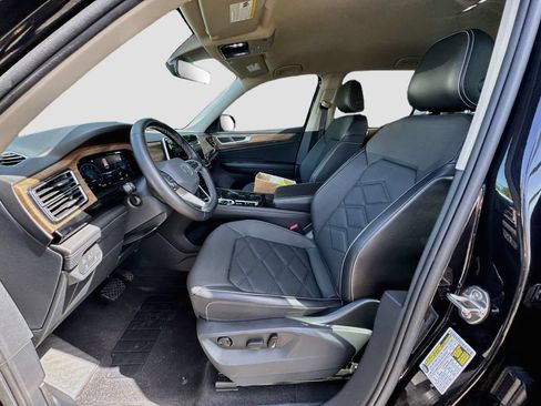 Used 2024 Volkswagen Atlas SE w/ Black Wheel Package FWD image 21