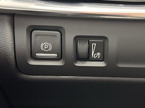 Certified 2022 Cadillac XT4 Premium Luxury w/ Enhanced Visibility Package image 23