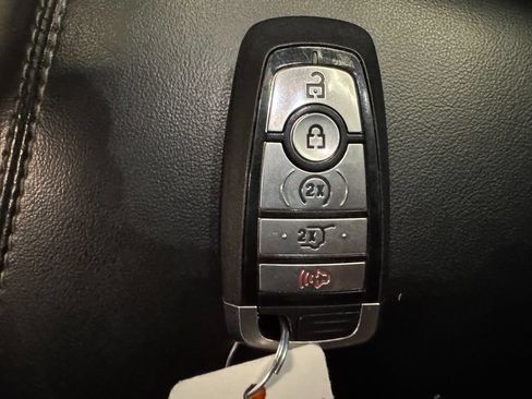 Used 2022 Ford Explorer Limited w/ Equipment Group 301A AWD/4WD image 17