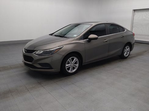Used 2018 Chevrolet Cruze LT FWD image 2