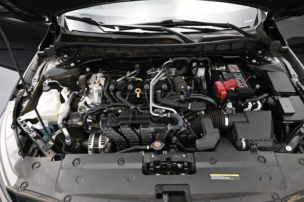Used 2025 Nissan Altima 2.5 SR FWD image 5
