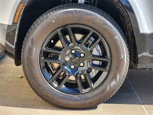 New 2026 Land Rover Defender 110 X-Dynamic SE image 7