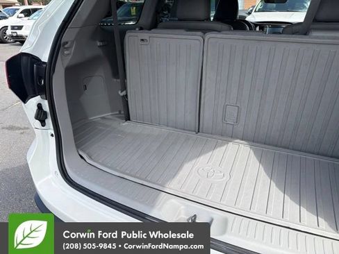 Used 2018 Toyota Highlander XLE AWD/4WD image 31