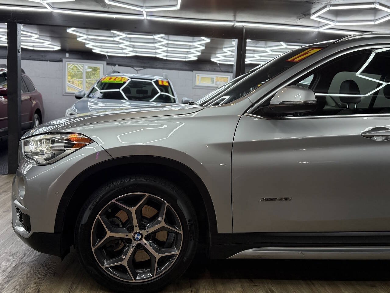 Used 2017 BMW X1 xDrive28i w/ Premium Package AWD/4WD image 4