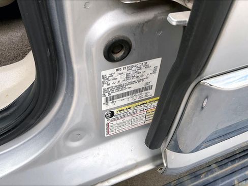 Used 2010 Lincoln Navigator 4WD image 32
