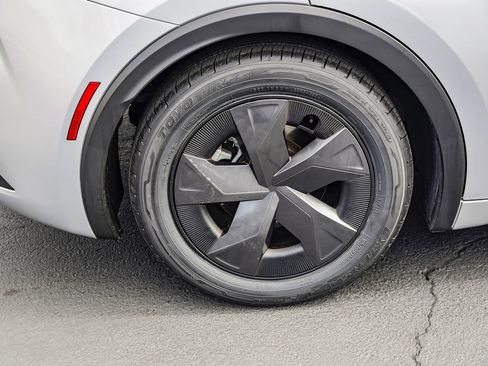 Used 2023 Toyota Prius LE image 9