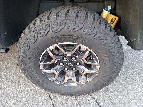 Used 2025 Chevrolet Colorado ZR2 w/ Technology Package image 33