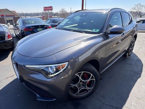 Used 2018 Alfa Romeo Stelvio Ti Sport image 2