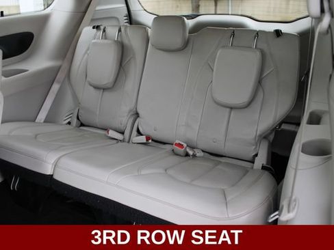 Used 2018 Chrysler Pacifica Touring-L Plus FWD image 9