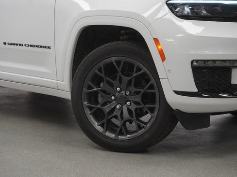 Used 2024 Jeep Grand Cherokee L Summit AWD/4WD image 7