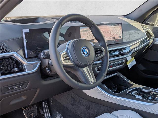 Used 2026 BMW X5 xDrive50e AWD/4WD image 3