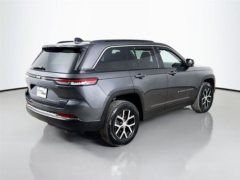 Used 2024 Jeep Grand Cherokee Limited image 8