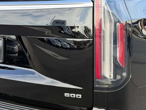 Used 2022 Cadillac Escalade Premium Luxury AWD/4WD image 38