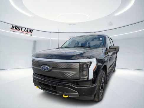 Used 2023 Ford F150 Lightning XLT image 6