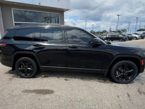 Used 2021 Jeep Grand Cherokee L Laredo AWD/4WD image 2
