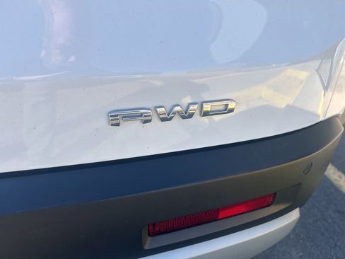 Used 2020 GMC Acadia SLT w/ Premium Package image 9