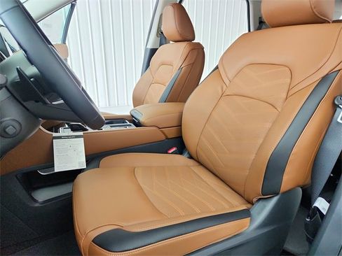 Used 2025 Nissan Pathfinder Platinum w/ Black Appearance Package image 19