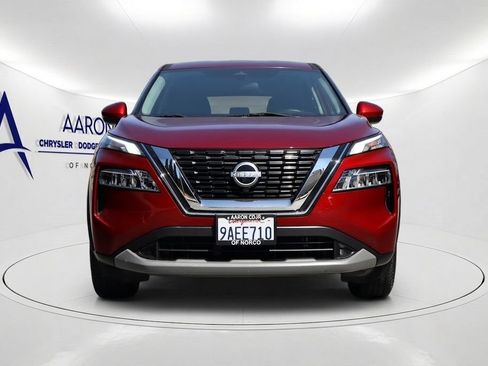 Used 2022 Nissan Rogue SV FWD image 2