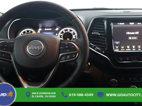 Used 2021 Jeep Cherokee Limited w/ Elite Package FWD image 5