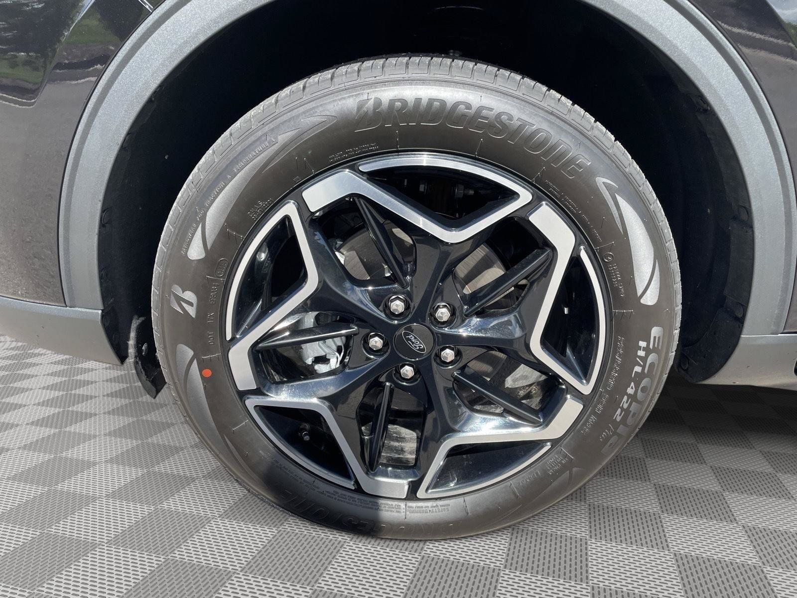 Used 2026 Ford Escape Platinum w/ Premium Technology Package AWD/4WD image 8
