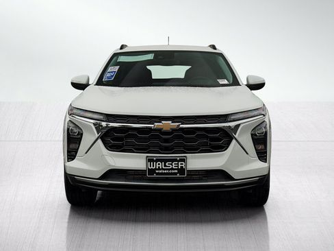 New 2026 Chevrolet Trax LT w/ LT Convenience Package FWD image 2