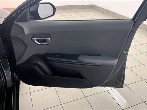 Used 2025 Kia K4 LXS image 28