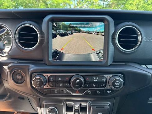 Used 2022 Jeep Gladiator Overland w/ Popular Equipment Package AWD/4WD image 18