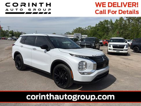 Used 2023 Mitsubishi Outlander SE Black Edition image 1