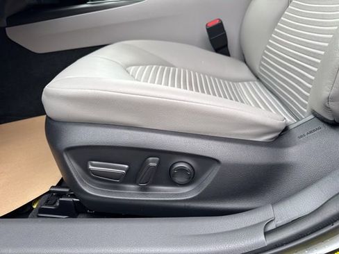 Used 2023 Toyota Camry SE image 11