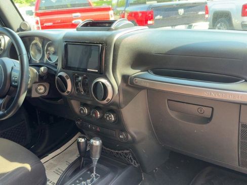 Used 2014 Jeep Wrangler Unlimited Sport w/ Quick Order Package 24S AWD/4WD image 16