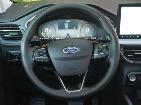 Certified 2025 Ford Escape Platinum AWD/4WD image 7