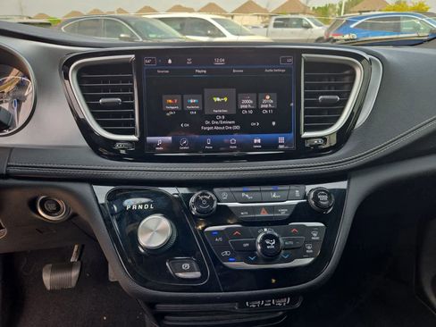 Used 2021 Chrysler Pacifica Touring w/ S Appearance Package FWD image 25