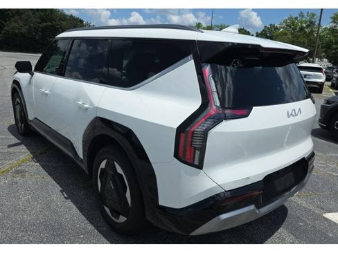Used 2024 Kia EV9 Land AWD/4WD image 4