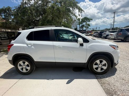 Used 2021 Chevrolet Trax LT AWD/4WD image 3