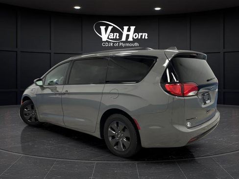 Used 2020 Chrysler Pacifica Limited w/ Advanced Safetytec Group image 3