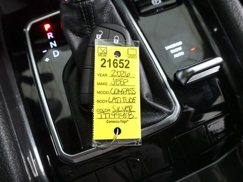Used 2026 Jeep Compass Latitude AWD/4WD image 33