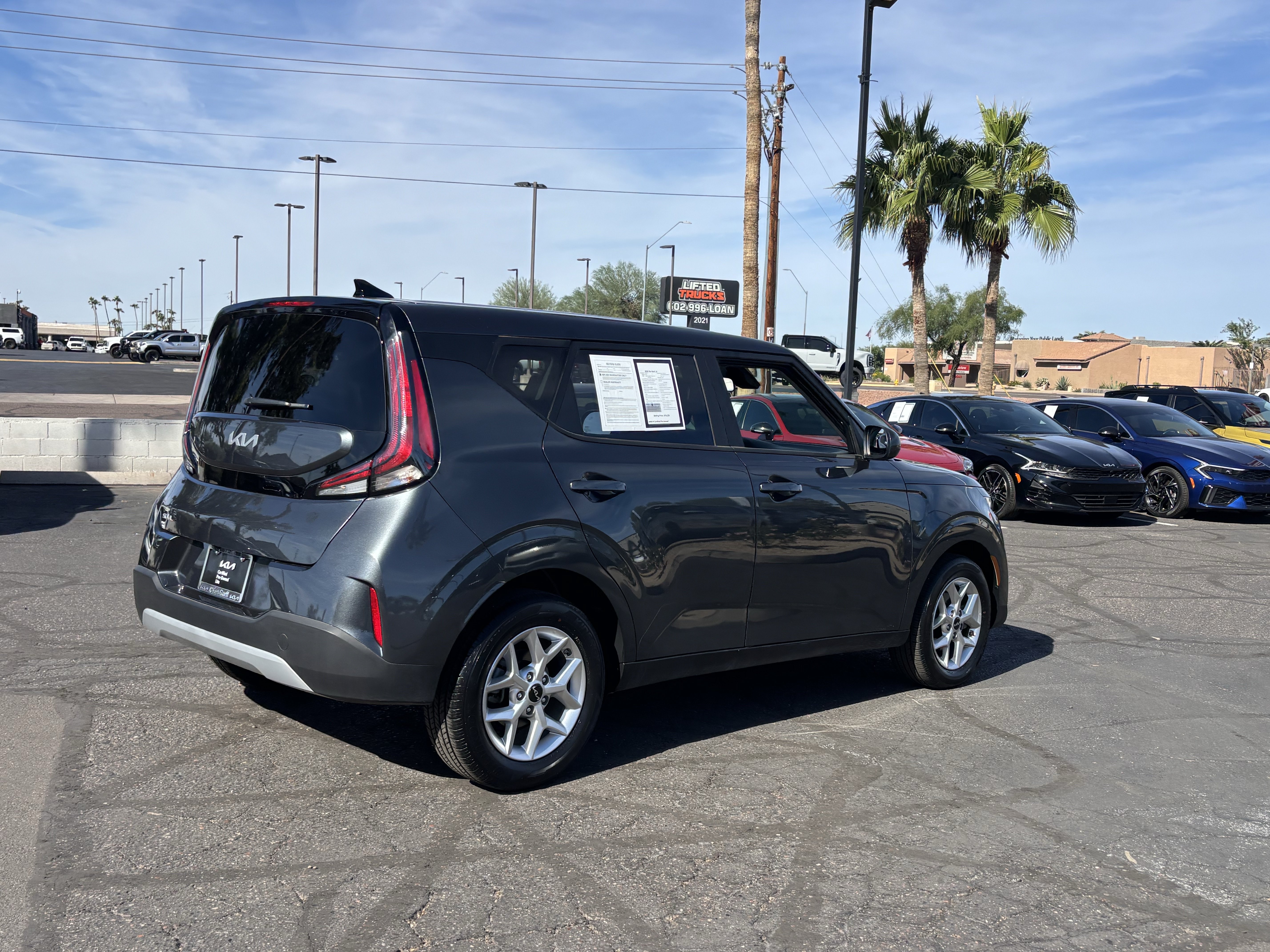 Certified 2025 Kia Soul LX w/ LX Technology Package FWD image 3