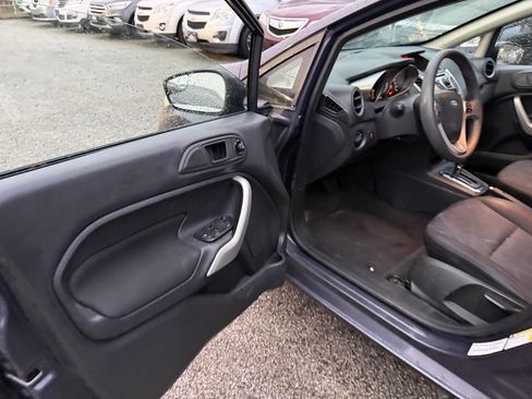 Used 2013 Ford Fiesta SE image 8