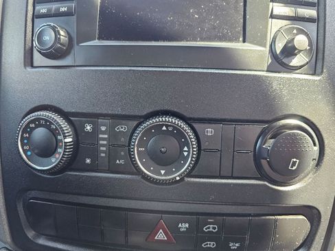 Used 2018 Mercedes-Benz Sprinter 2500 image 8