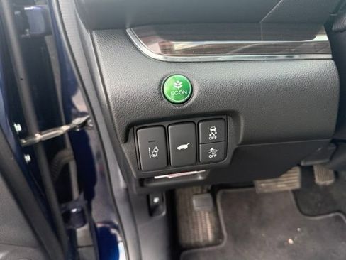 Used 2016 Honda CR-V Touring image 9