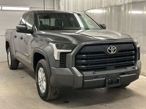 Used 2022 Toyota Tundra SR5 w/ SR5 Convenience Package AWD/4WD image 28