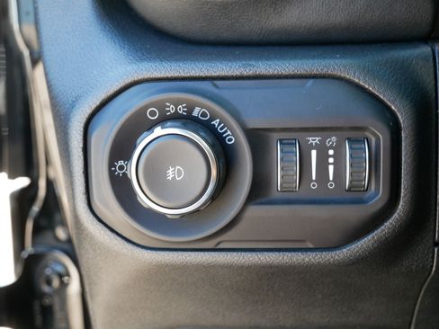 Used 2018 Jeep Wrangler Unlimited Sahara AWD/4WD image 21