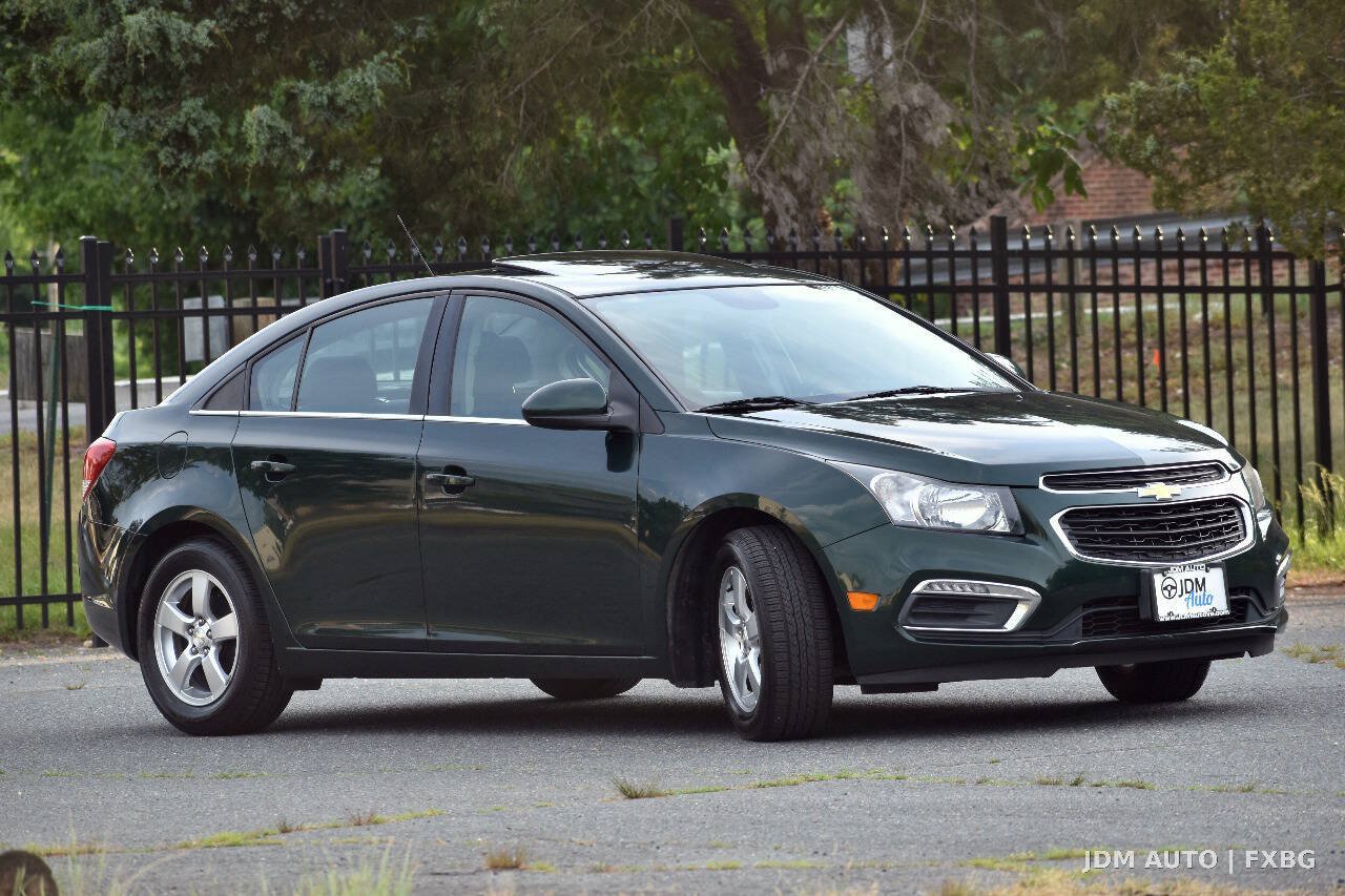 Used 2015 Chevrolet Cruze LT w/ Sun And Sound Package FWD image 4