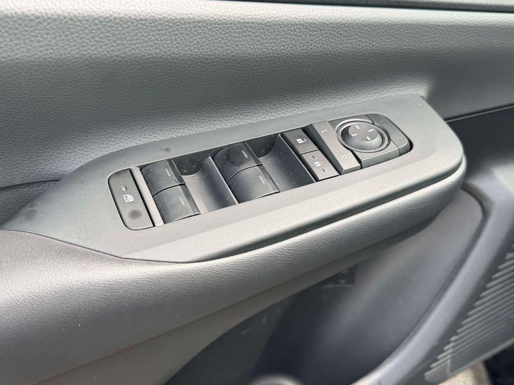 Used 2025 Toyota Prius LE FWD image 19