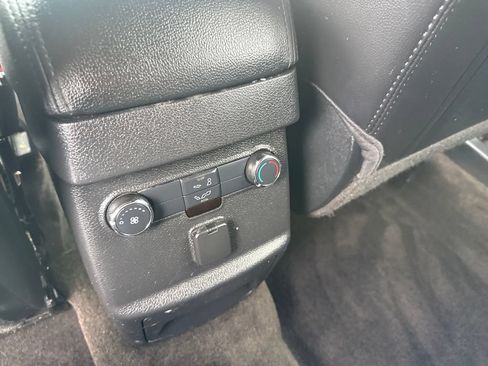 Used 2017 Ford Explorer XLT w/ Equipment Group 202A FWD image 18