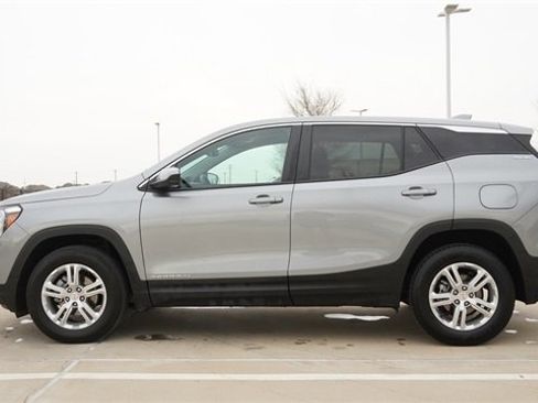 Used 2024 GMC Terrain SLE image 6