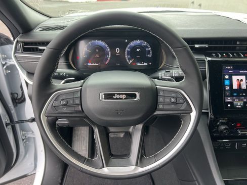 New 2025 Jeep Grand Cherokee L Altitude AWD/4WD image 12