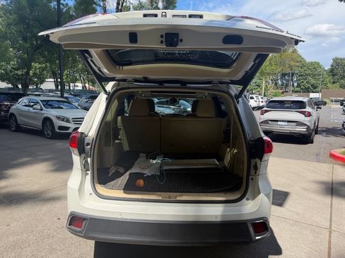 Used 2018 Toyota Highlander Limited Platinum AWD/4WD image 17