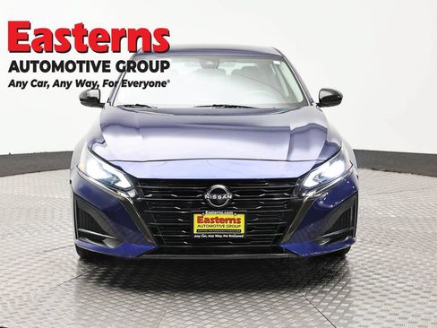Used 2023 Nissan Altima 2.5 SR FWD image 2